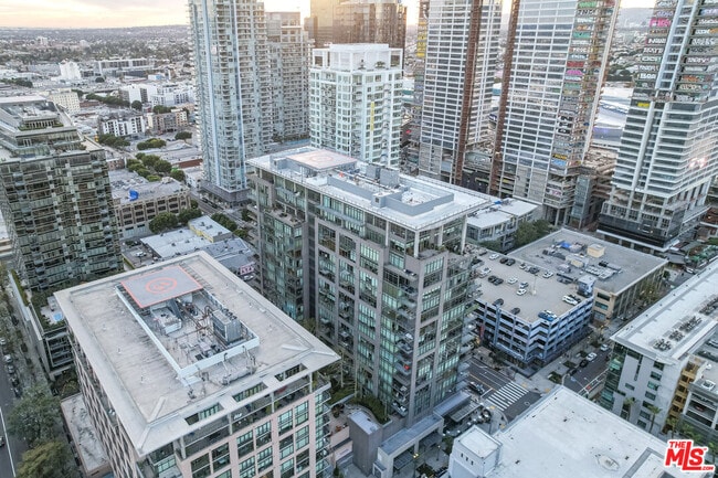 Building Photo - 1100 S Hope St Unit 515