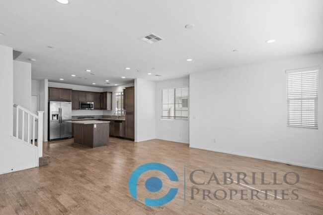 Photo - Spacious 3 bedroom Home w/2 car Garage in ...