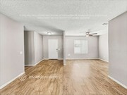 Photo - 5651 Louise St