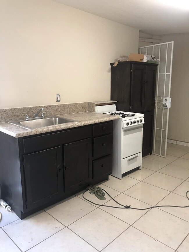 Building Photo - 1781 N Stanton Plz