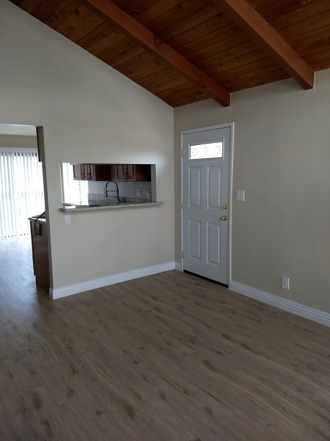 entry area - 428 30th St