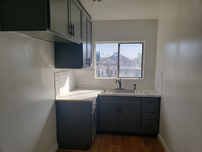 Photo - 1451 E 21st St