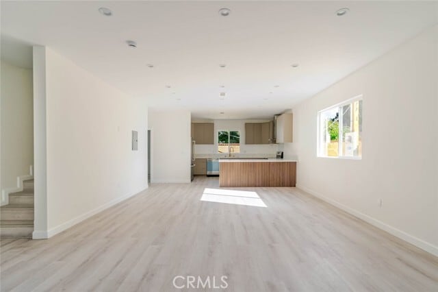 Photo - 17426 Roscoe Blvd