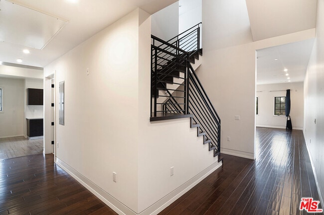 Photo - 225 S Hamilton Dr Unit 304