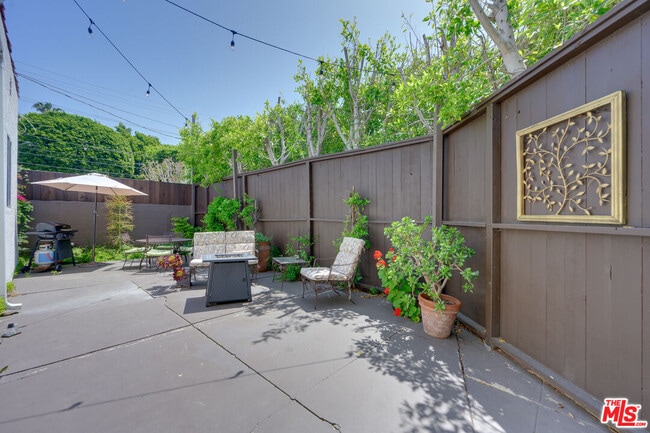Photo - 8704 Ashcroft Ave