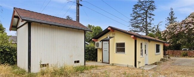 Photo - 607 Hacienda Dr