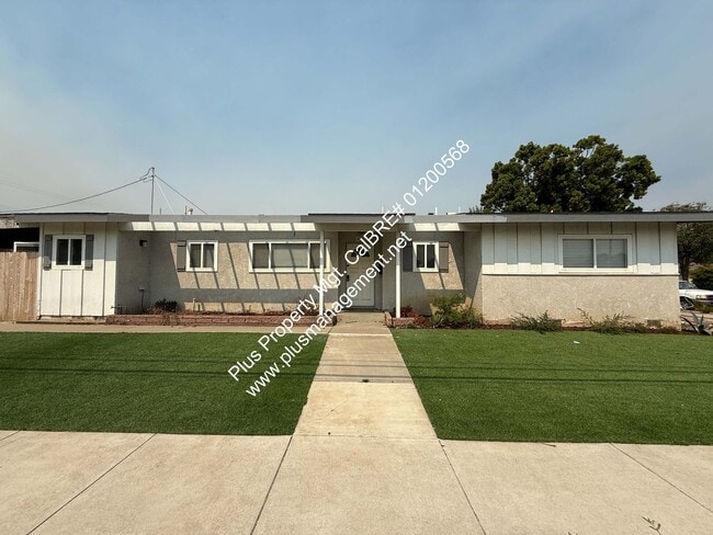 Building Photo - Centrally Located Single Story Updated Home