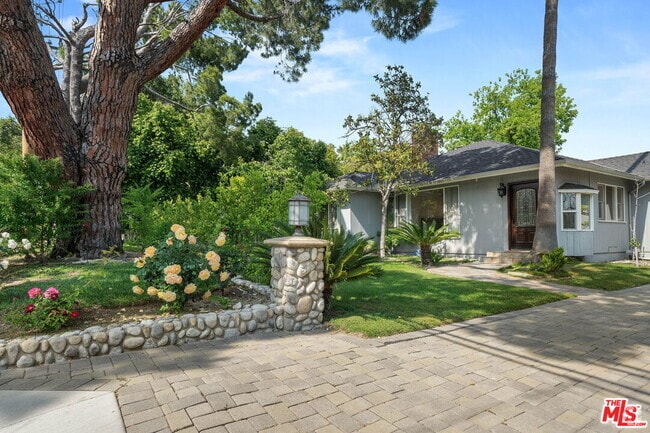 Building Photo - 4818 La Canada Blvd Rental