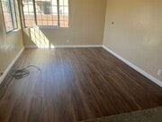 Photo - 1423 W 106th St