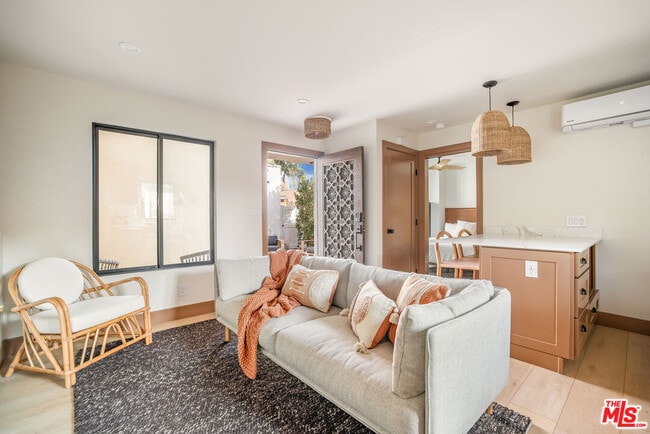 Photo - 1031 Havenhurst Dr