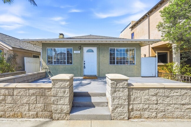 Building Photo - 126 E Balboa Blvd Unit 126 East Balboa