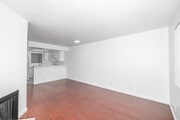 1BR, 1BA - 600SF - Living Room - 937 10th St.