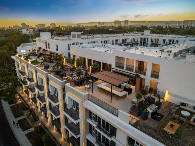 Building Photo - Overland & Ayres Rental