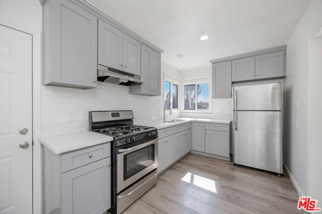 Photo - 2103 Barclay St