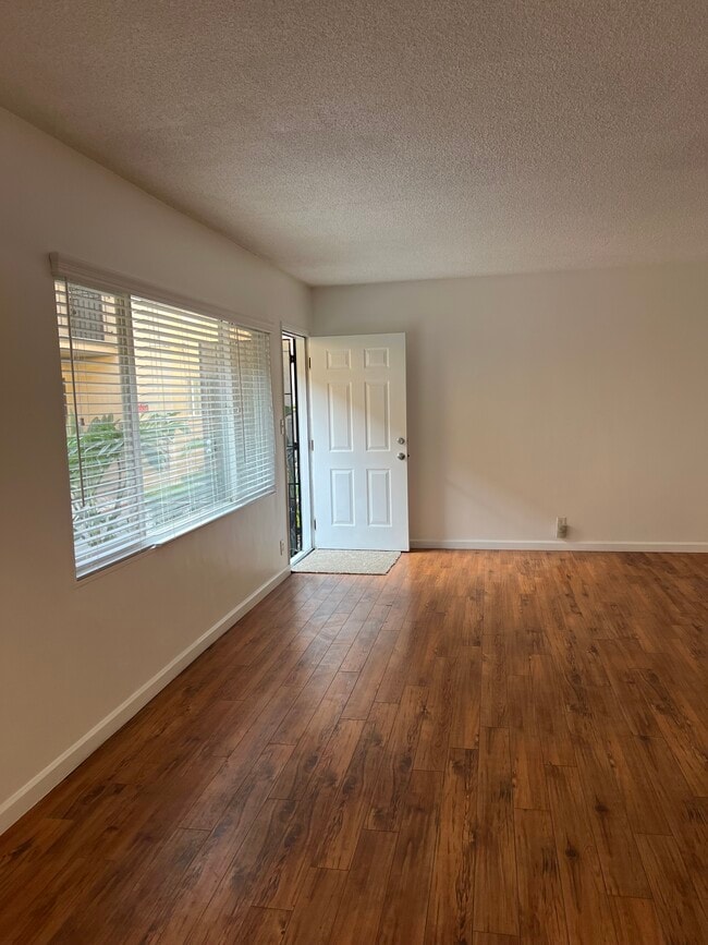 Photo - 1325 E 7th St Unit 3