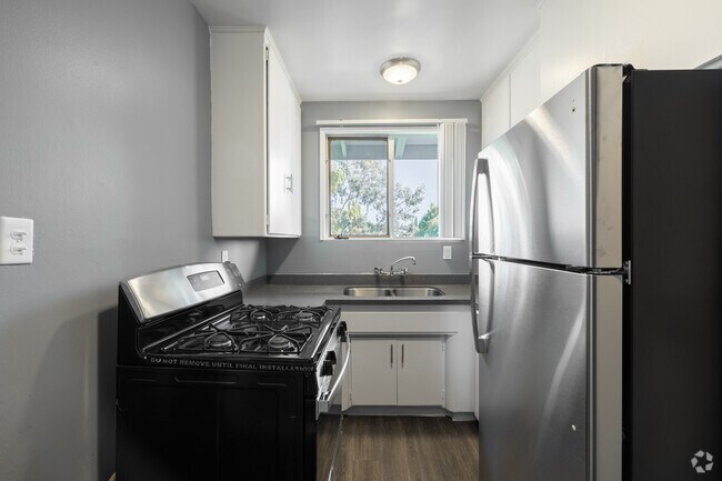 2BR, 1BA - 775SF - Verdugo Mesa