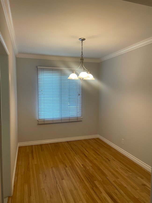 Dinning area - 4407 Ensign Ave Unit 4