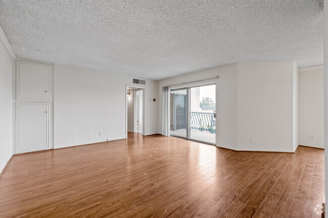 2BD, 2BA - 1,000SF - Living Room - 11645 Chenault St & 11625 Montana Ave.