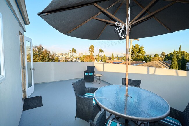 Building Photo - FURNISHED Modern One Bedroom+Loft Coronado! In Unit Vacation Apartment