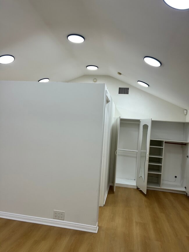 Photo - 17630 Cantara St