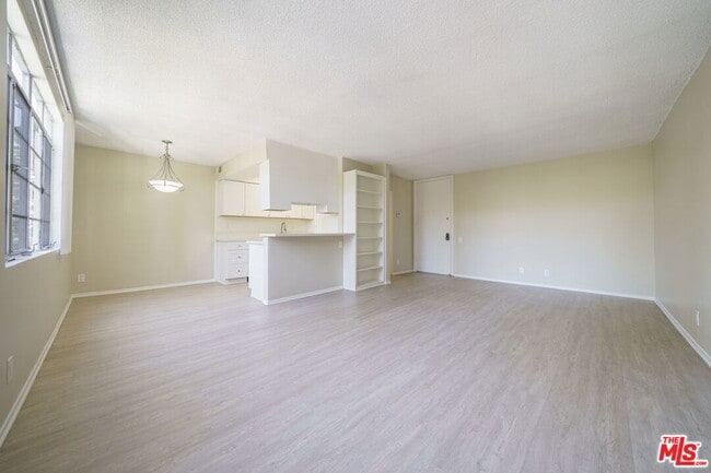 Photo - 456 S Harvard Blvd