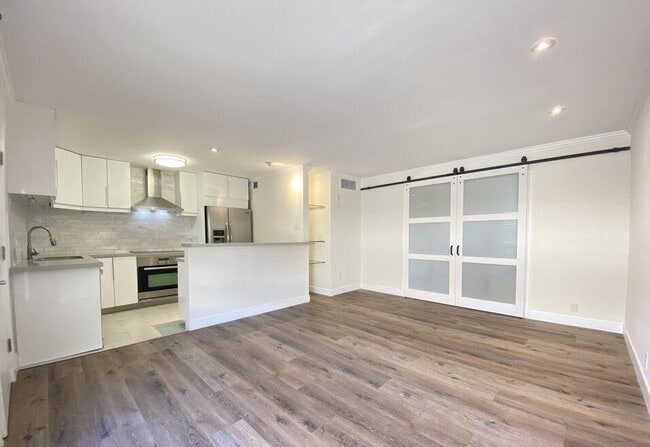 Building Photo - 970 Palm Ave