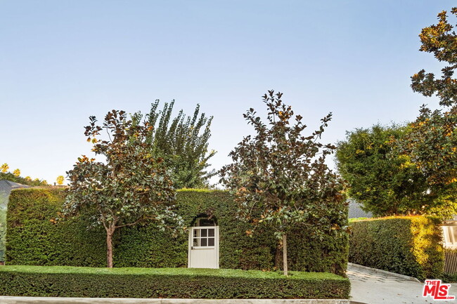 Photo - 1438 N Orange Grove Ave