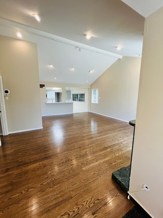 Photo - 729 Orange Dr