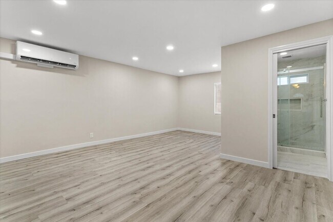 Photo - 3652 Fredonia Dr Unit B
