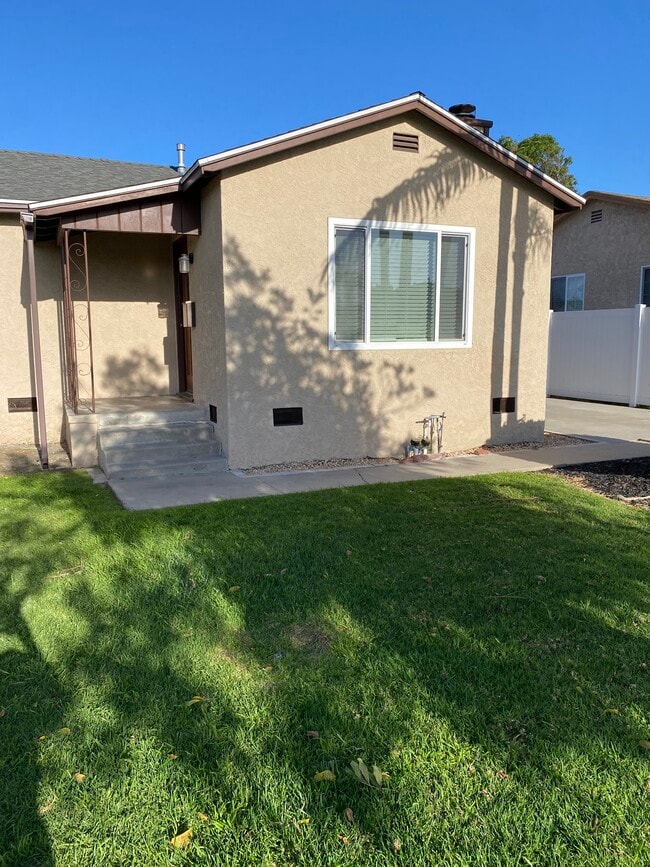 Building Photo - 4800 Gaviota Ave