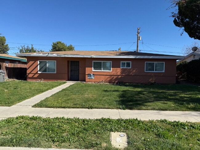 Photo - Don't miss out on this beautiful and spacious home! Large back yard with detached workshop!