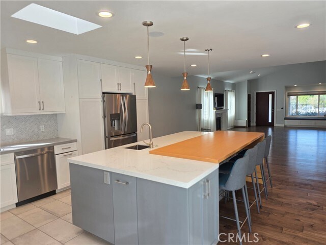 Photo - 23400 Collins St