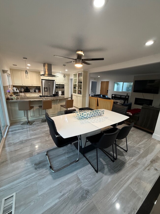 Photo - 2396 Redlands Dr