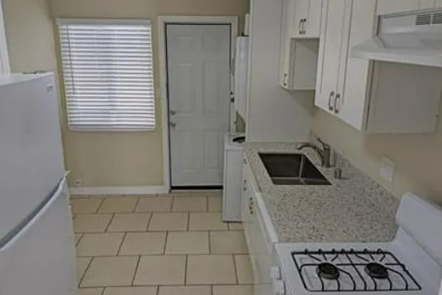 Building Photo - City Heights! RENOVATED 2-Bed, 1-Bath with
IN UNIT W/D