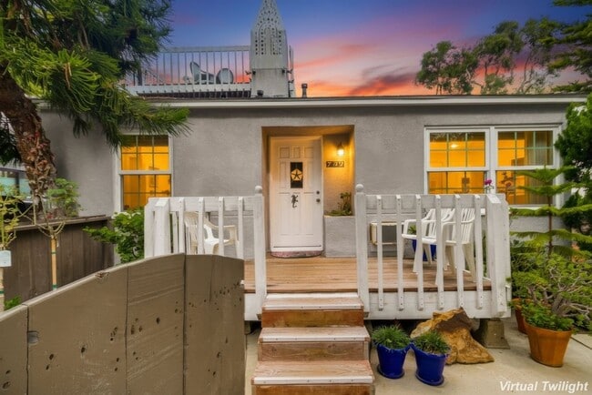 Building Photo - Cozy Home Between Mission Beach and Missio...