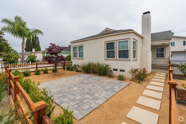 Building Photo - Newly Renovated Torrance Home!