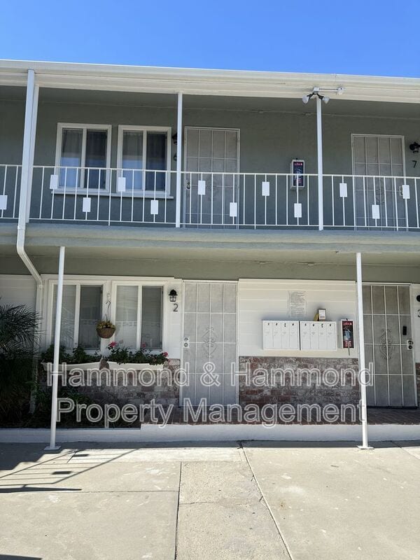 Building Photo - 5854 Tujunga Ave Unit #2