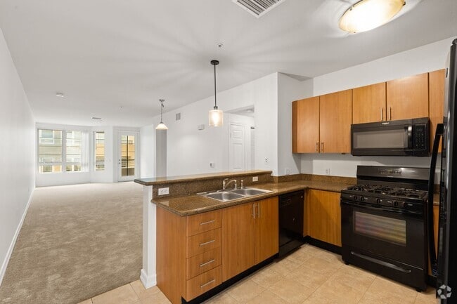 Building Photo - 2 Bed/2 Bath Condo available at Union Square! Unit 3418
