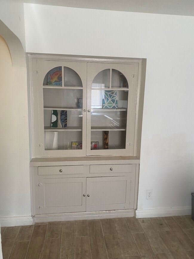 Photo - 3519 E 8th St