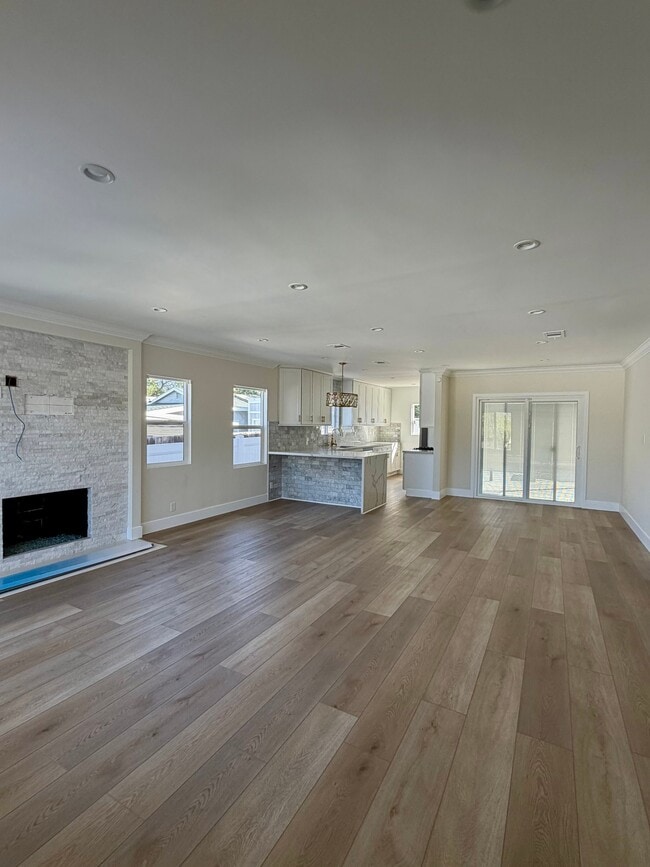 Photo - 10622 McVine Ave