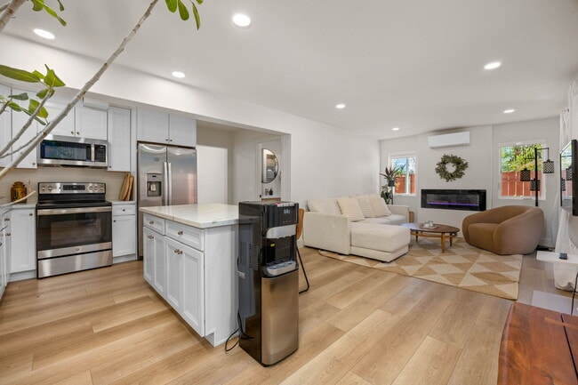 Photo - 810 California St