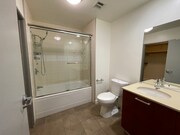 Photo - 645 W 9th St