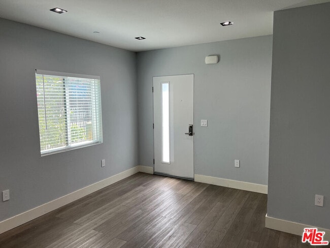 Building Photo - 14833 Erwin St Unit 1