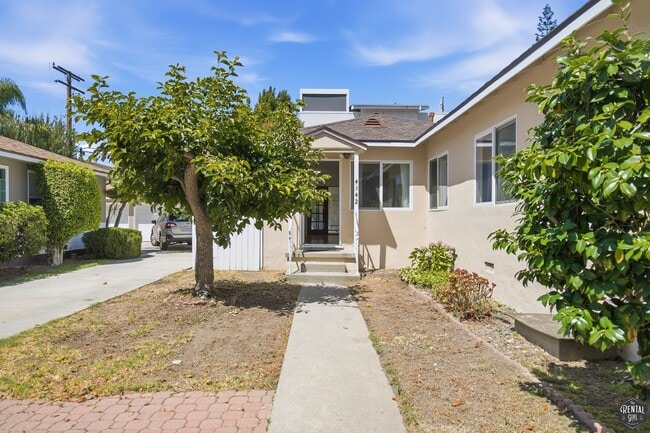 Building Photo - 4142 Lincoln Ave