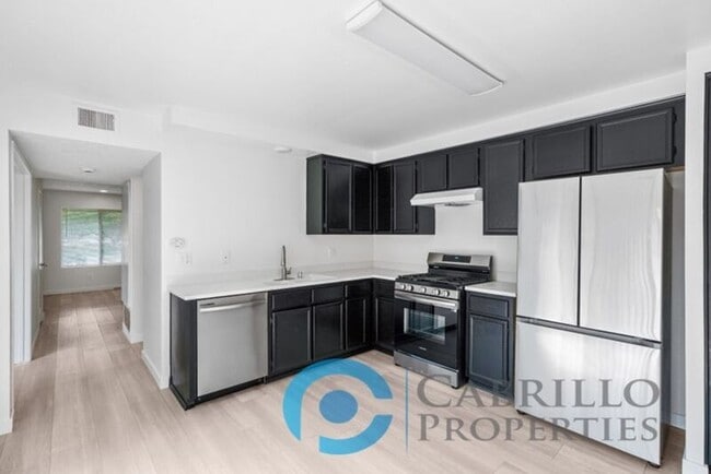 Building Photo - 5067 La Cuenta Dr Rental