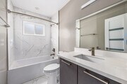 1BR, 1BA - 650SF - Bathroom - 514 S. Mariposa Ave.