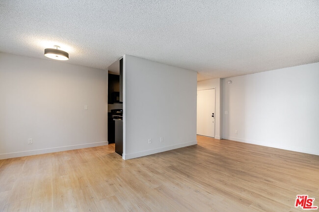 Photo - 1352 S Carmelina Ave Unit 204