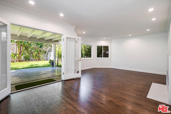 Photo - 161 N Hamel Dr