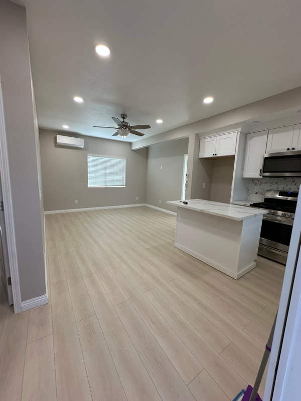 Photo - 543 W G St