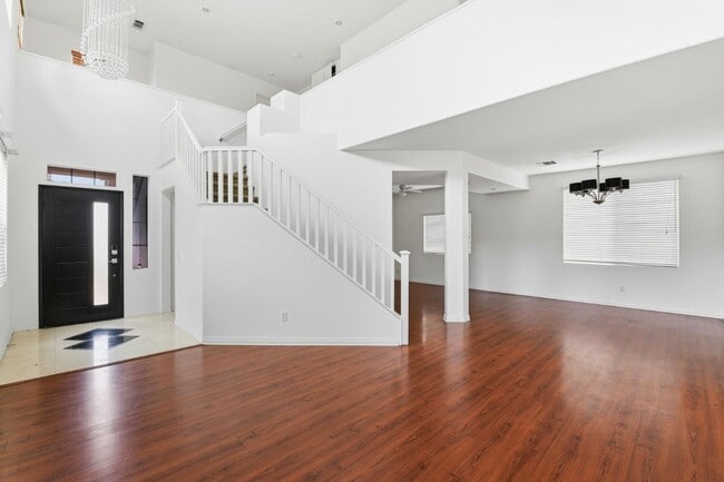 Building Photo - 125 Macademia Ln